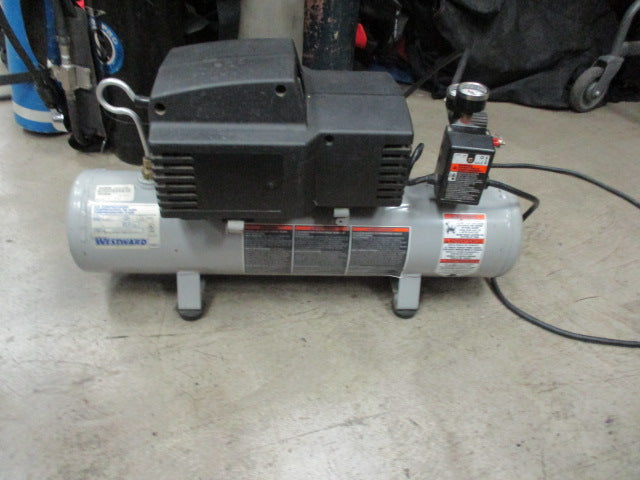 Load image into Gallery viewer, Used 2004 Westward 135 PSI 3 gallon Air Compressor
