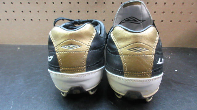 Load image into Gallery viewer, Used Umbro Soccer Cleats - Size 10
