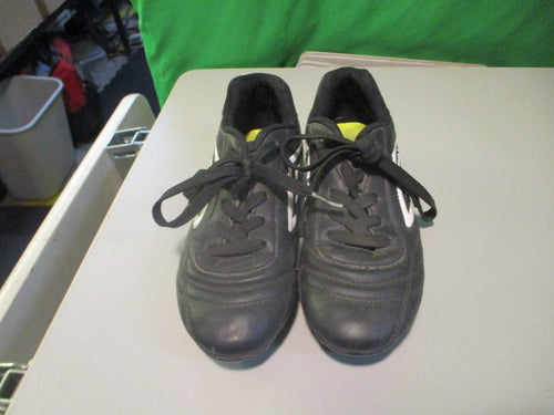 Used Umbro Size 1 Soccer Cleats
