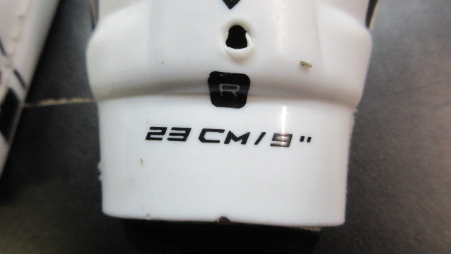 Load image into Gallery viewer, Used CCM LTP Hockey Knee Pads - Size Youth Small
