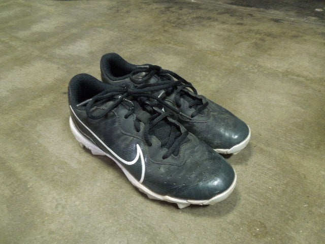 Load image into Gallery viewer, Used Nike Diamond Fastflex Baseball Cleats Size 5Y
