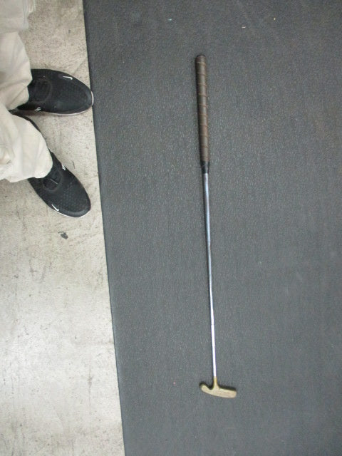 Load image into Gallery viewer, Used Acushnet Michelob 36&quot; Dual Putter
