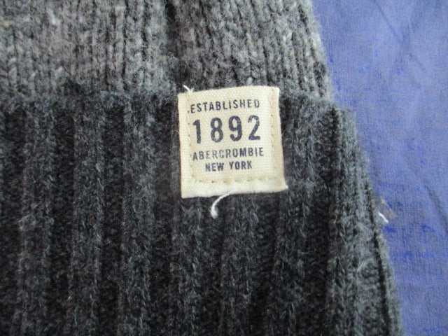 Load image into Gallery viewer, Used Hollister Beanie

