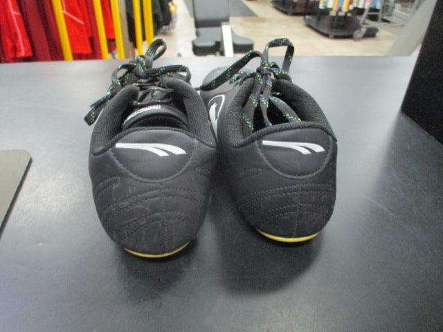 Load image into Gallery viewer, Used puma Size 3 soccer shoes
