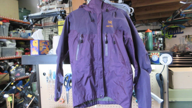 Load image into Gallery viewer, Used Arc'Teryx Theta LT Gore-Tex Shell Jacket - Small
