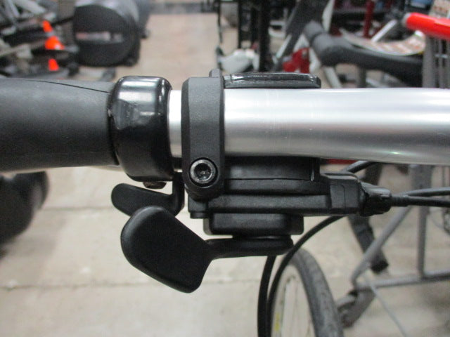 Load image into Gallery viewer, Used Trek 750 Multi Track 22&quot; Frame Bicycle
