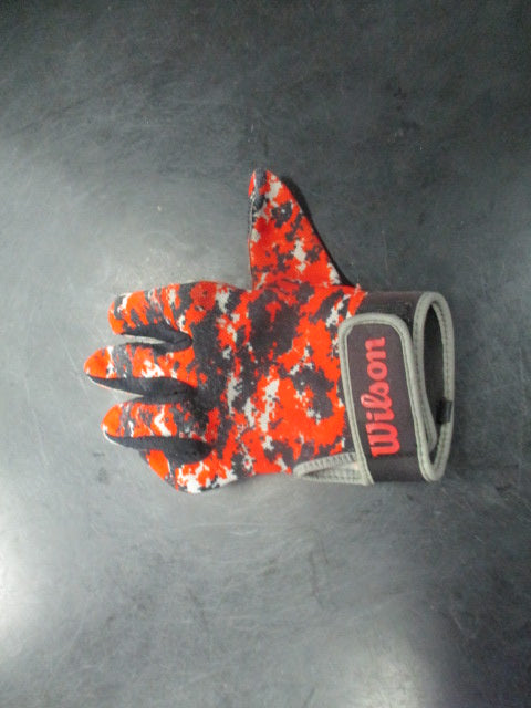 Load image into Gallery viewer, Used Wilson Football Receivers Glove - Youth Large
