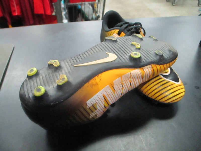 Load image into Gallery viewer, Used Nike Mercurial Soccer Cleats Size 1.5
