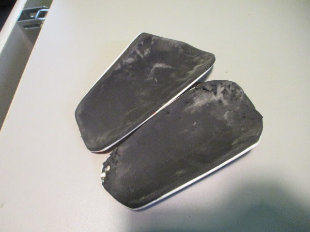 Load image into Gallery viewer, Used Vizari Youth Soccer Shin Guards (Has Wear)
