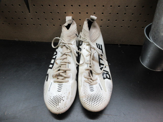 Load image into Gallery viewer, Used Battle Astrofly Football Cleats - Size 10.5
