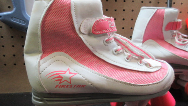Load image into Gallery viewer, Used Roller Derby FireStar Youth Roller Skates - Size 4
