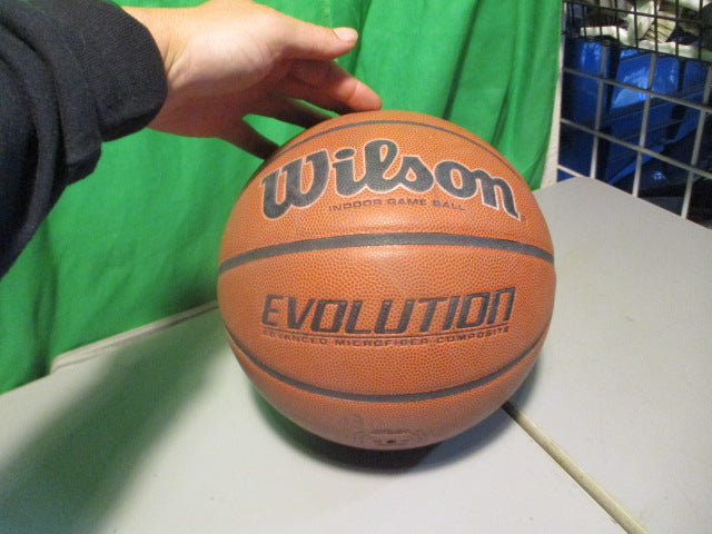 Load image into Gallery viewer, Used Wilson Evolution Indoor Game Ball
