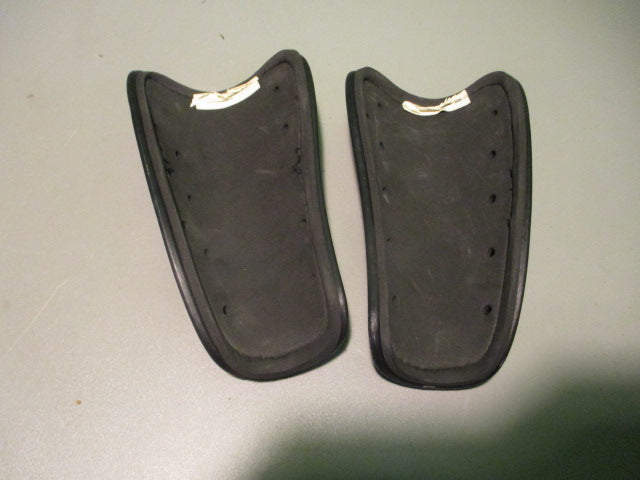 Load image into Gallery viewer, Used Champro D4 Shin Guards
