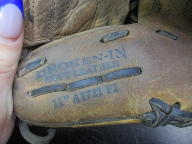 Load image into Gallery viewer, Used Wilson A1000 11"  Leather Glove - RHT
