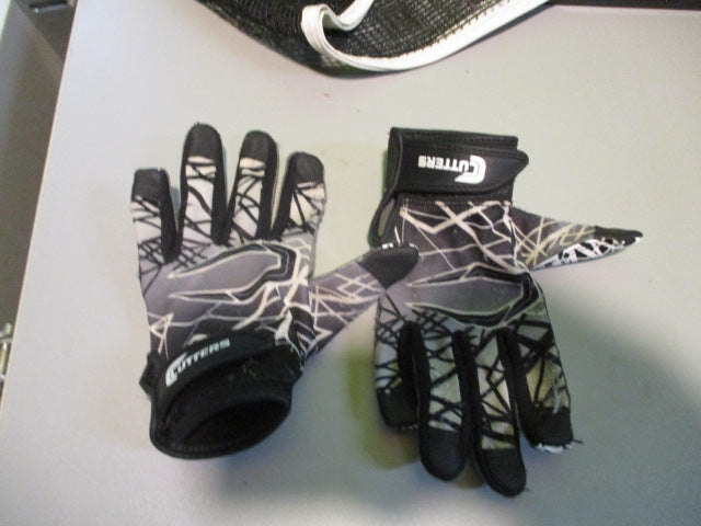 Load image into Gallery viewer, Used Cutters Game day Reciever Youth XS Football Gloves
