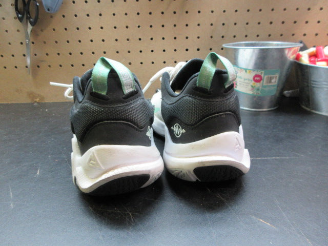 Load image into Gallery viewer, Used Nike Giannis Immortality 2 Basketball Shoes - Size Youth 5
