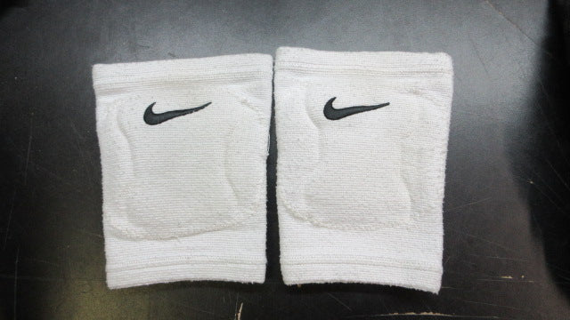 Load image into Gallery viewer, Used Nike Volleyball Knee Pads

