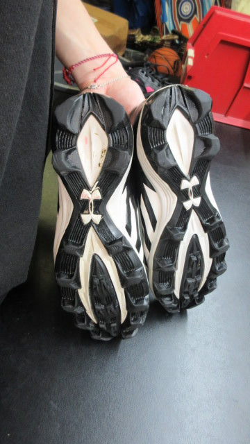 Load image into Gallery viewer, Used Under Armour Football Cleats - Size Youth 5 - Black/White

