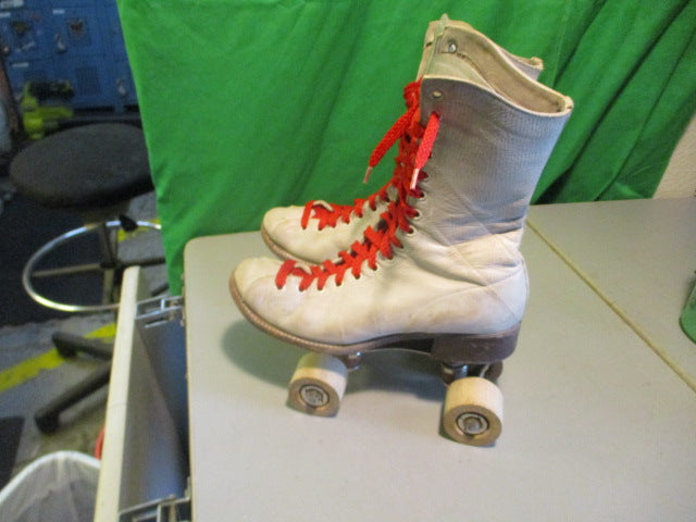 Load image into Gallery viewer, Used Vintage Leather Roller Skates Chicago Size Unknown
