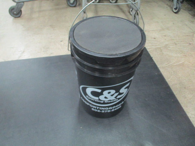 Load image into Gallery viewer, Used Rawlings C &amp; S 6 Gallon Ball Bucket w/ Padded Lid - Black
