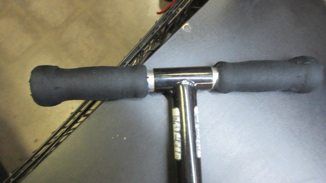 Load image into Gallery viewer, Used Razor Foldable Kick Scooter
