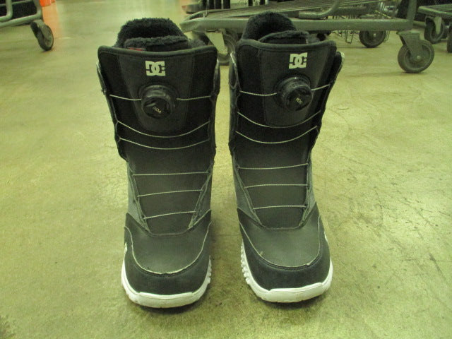 Load image into Gallery viewer, Used DC Search BOA Snowboard Boots Size 9
