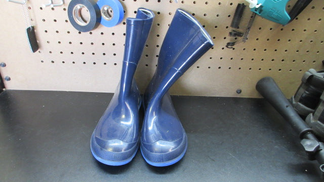 Load image into Gallery viewer, Used Youth Rain Boots - Size 2-3
