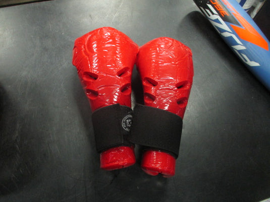 Used Sparring Gloves in Red