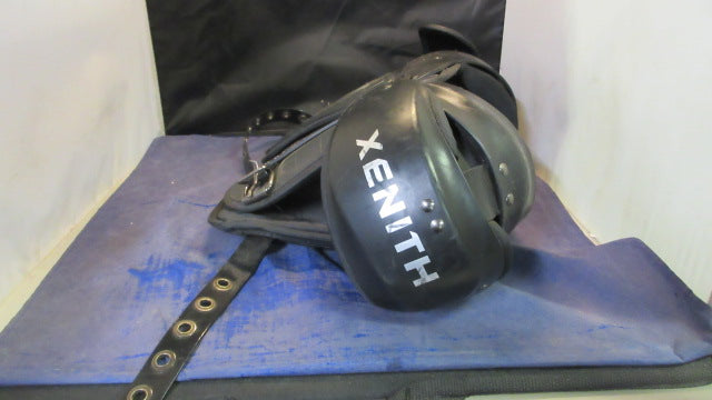 Load image into Gallery viewer, Used Xenith Fly Shoulder Pads Youth Size Medium - small tear

