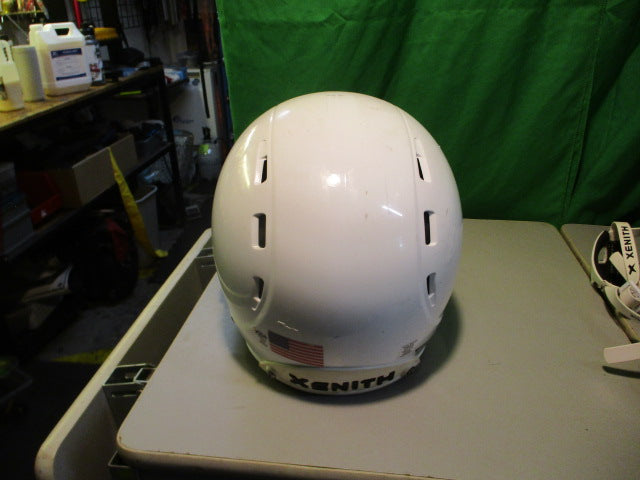 Load image into Gallery viewer, Used Xenith X2E+ Youth Medium Football Helmet (Initial Season 2023)
