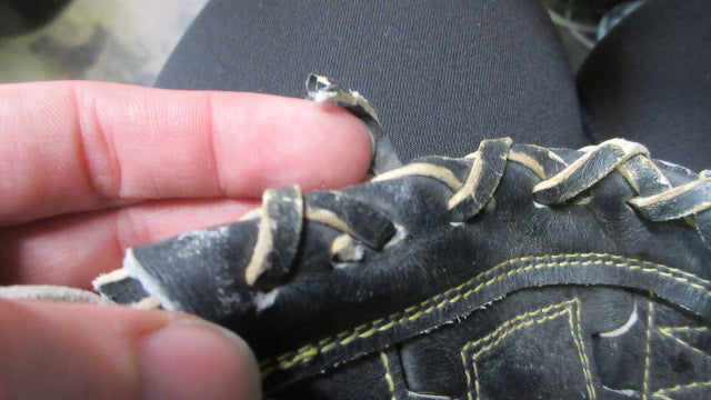 Load image into Gallery viewer, Used Wilson A200 Pro Select Clemens 11&quot; Glove - Broken Lace
