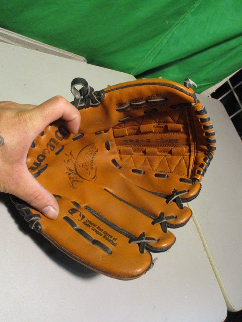 Load image into Gallery viewer, Used Wilson Advisory Staff Size 10.75 Glove - RHT
