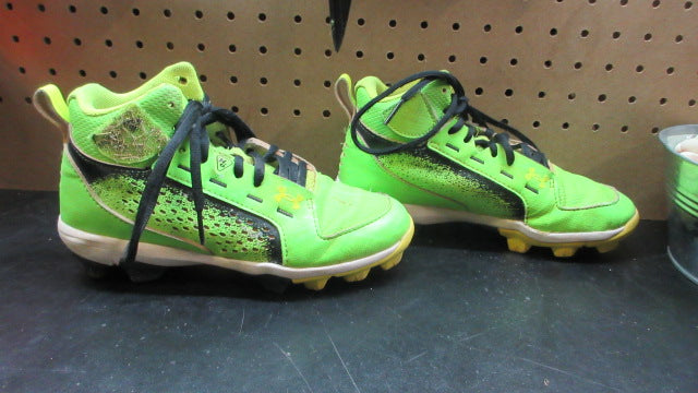 Load image into Gallery viewer, Used Under Armour Mens Harper 6 Low ST Baseball Cleats - Size Youth 2.5
