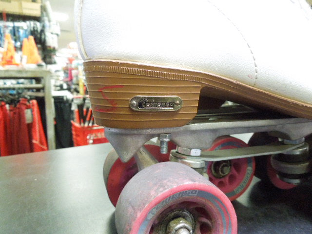 Load image into Gallery viewer, Used Chicago Skates Classic Rink Ladies Roller Blades Size 8
