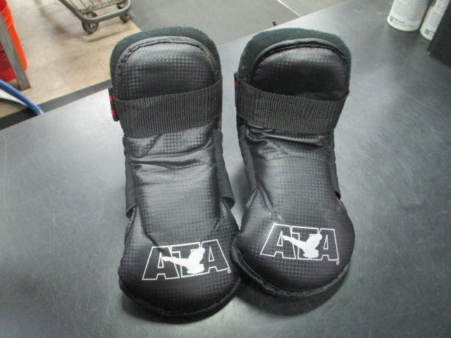 Load image into Gallery viewer, Used ATA Taekwondo Kickboxing Foot Pads Size 5
