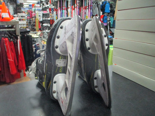 Used Bauer M4 Supreme Comfort Edge Hocky Skates Size 3.5