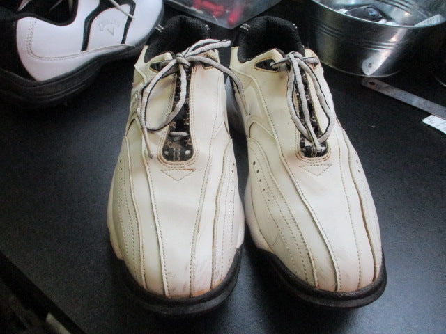 Load image into Gallery viewer, Used Foot-Joy Golf Shoes Size 9
