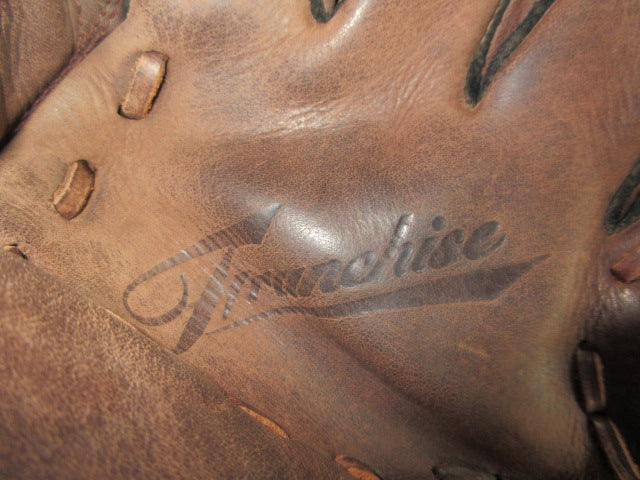 Load image into Gallery viewer, Used Mizuno Franchise 11" Professional Model Glove - RHT
