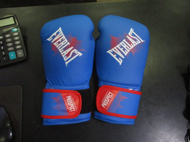 Load image into Gallery viewer, Used Everlast Prospect 8oz Youth Boxing Gloves
