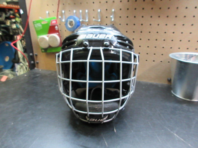 Load image into Gallery viewer, Used Bauer Prodigy Youth Hockey Helmet - 6 - 6 5/8
