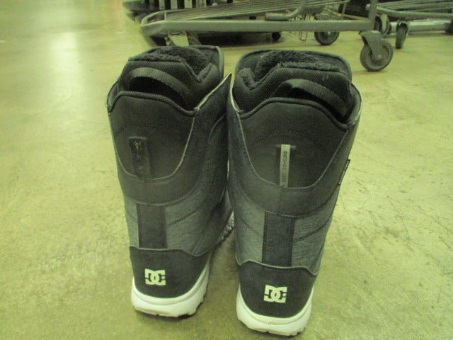 Load image into Gallery viewer, Used DC Search BOA Snowboard Boots Size 9
