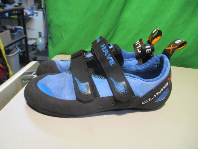 Load image into Gallery viewer, Used Climb X Rave Strap Size 8.5 Climbing Shoes
