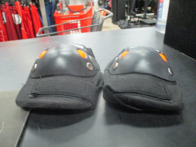 Load image into Gallery viewer, Used Mongoose Adult Skating Elbow Pads
