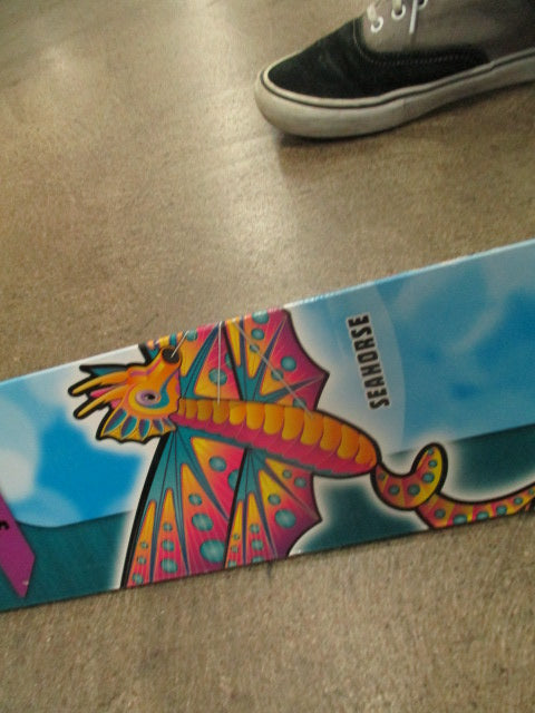 Load image into Gallery viewer, Colored Prismaline 3D Seahorse Kite
