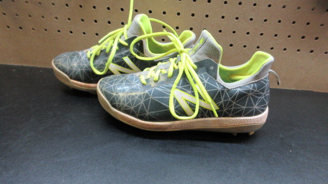 Load image into Gallery viewer, Used New Balance Cleats - Size 5
