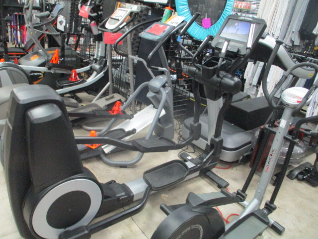 Load image into Gallery viewer, used Life Fitness 95XS Commercial EllipticalFunctional But (needs Service)
