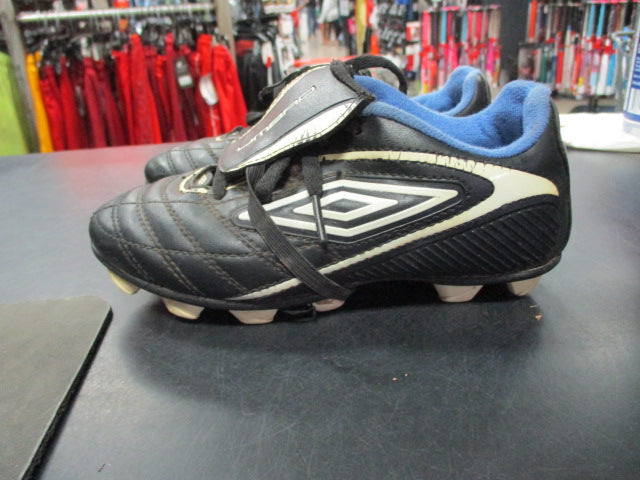 Load image into Gallery viewer, Used Umbro Size 1 Soccer Cleats
