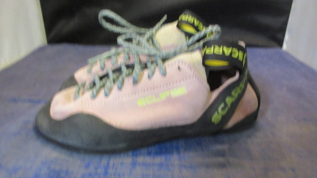 Load image into Gallery viewer, Used Scarpa Eclipse Climbing Shoes Size 36.5

