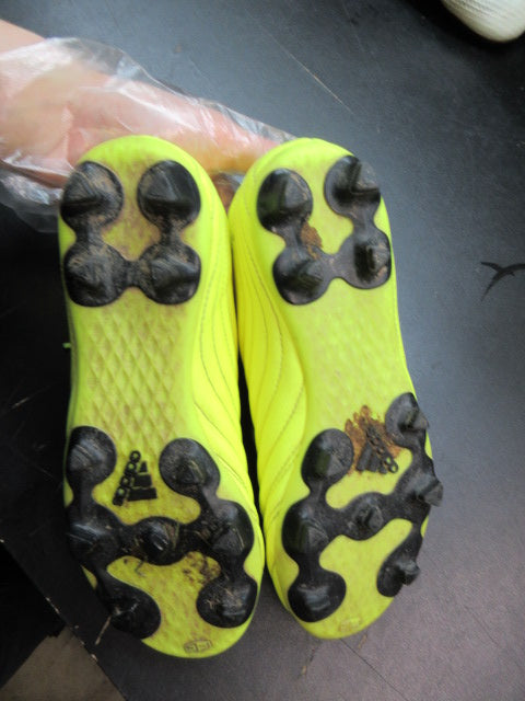 Load image into Gallery viewer, Used Adidas Kids' Copa 19.4 Soccer Cleats - Size 3

