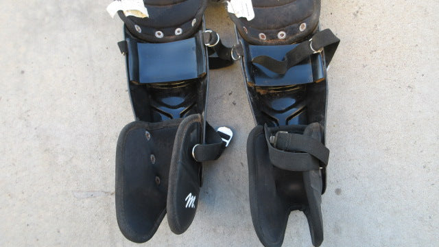 Load image into Gallery viewer, Used MacGregor Catchers Shin Guards - Youth
